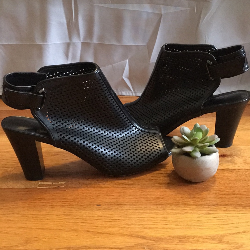 Women’s Size 10 Black Wedges✨